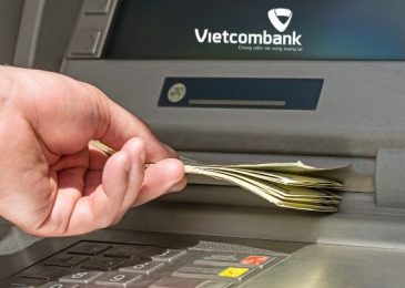 Vietcombank có nộp tiền qua cây ATM được không?